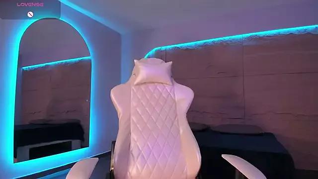 ZahaRose from StripChat