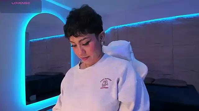 ZahaRose from StripChat