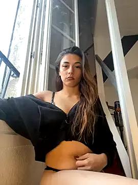 Zakiralove webcams show profile image 