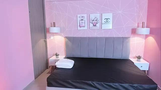 Explore our live girls sluts from our Custom and Multi clubs and checkout exclusive access to highly interactive content, such as shape, hair, titties, pussy type and many more.