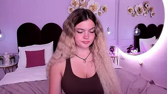 ZaraBloom from StripChat