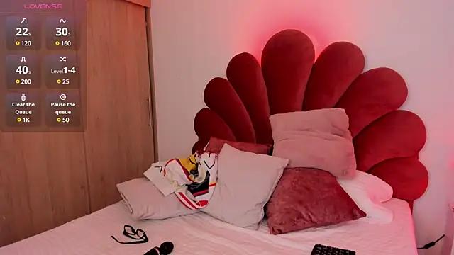 Explore our live girls sluts from our Custom and Multi clubs and checkout exclusive access to highly interactive content, such as shape, hair, titties, pussy type and many more.