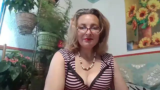 Explore our live girls sluts from our Custom and Multi clubs and checkout exclusive access to highly interactive content, such as shape, hair, titties, pussy type and many more.