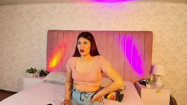 Explore our live girls sluts from our Custom and Multi clubs and checkout exclusive access to highly interactive content, such as shape, hair, titties, pussy type and many more.