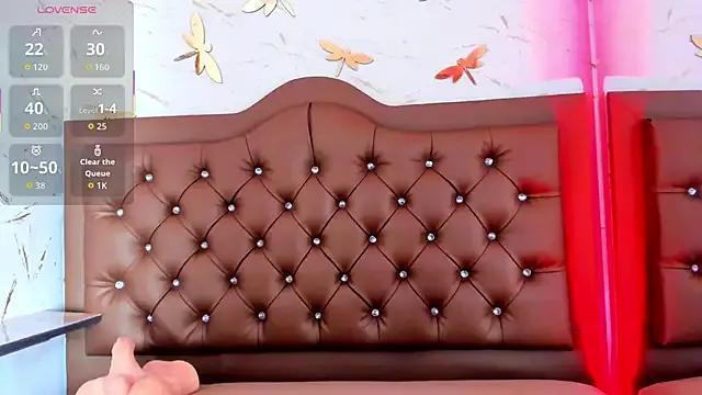 Explore our live girls sluts from our Custom and Multi clubs and checkout exclusive access to highly interactive content, such as shape, hair, titties, pussy type and many more.
