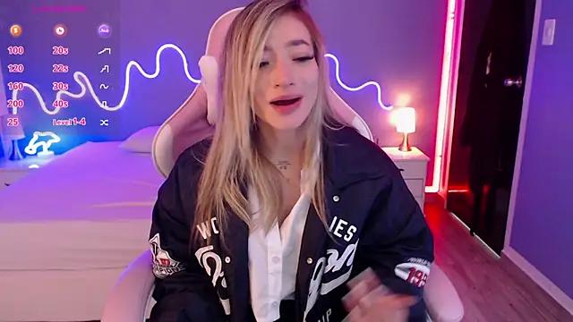Explore our live girls sluts from our Custom and Multi clubs and checkout exclusive access to highly interactive content, such as shape, hair, titties, pussy type and many more.