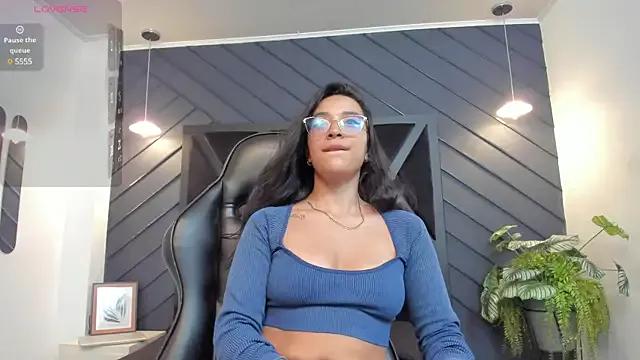 zoe_martins_ from StripChat is Freechat