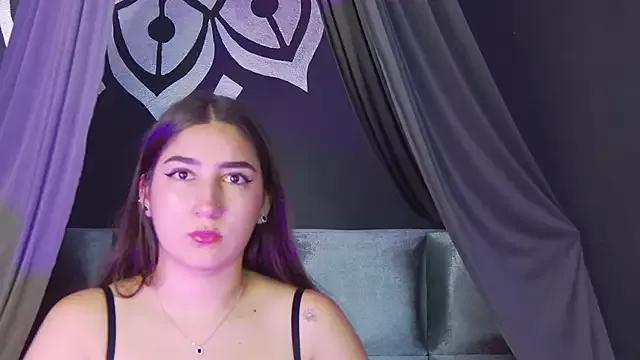 zoee_moretti from StripChat