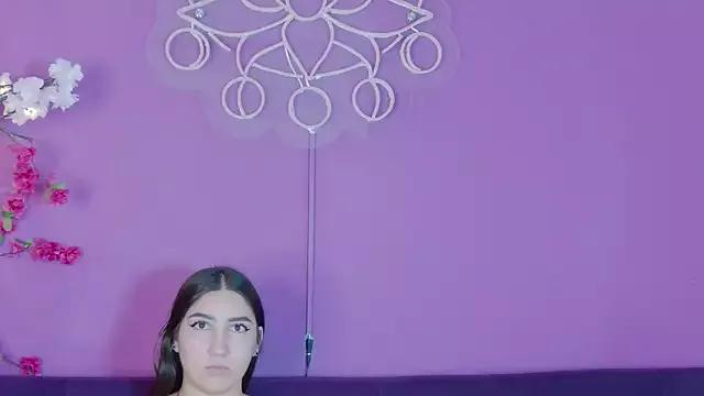 zoee_moretti from StripChat