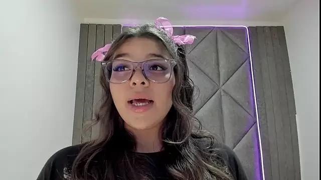 ZoeeMartinezz__ from StripChat