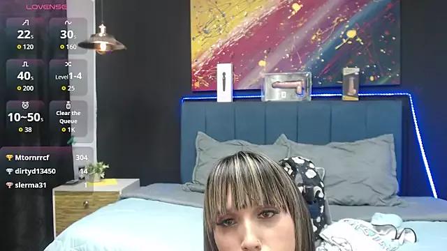 Explore our live girls sluts from our Custom and Multi clubs and checkout exclusive access to highly interactive content, such as shape, hair, titties, pussy type and many more.
