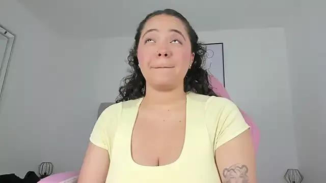 Explore our live girls sluts from our Custom and Multi clubs and checkout exclusive access to highly interactive content, such as shape, hair, titties, pussy type and many more.